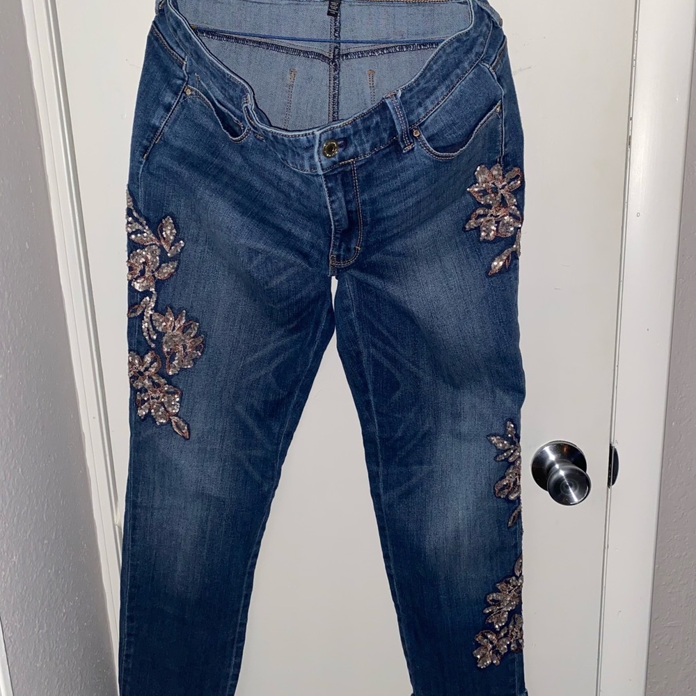 White House, Black market jeans